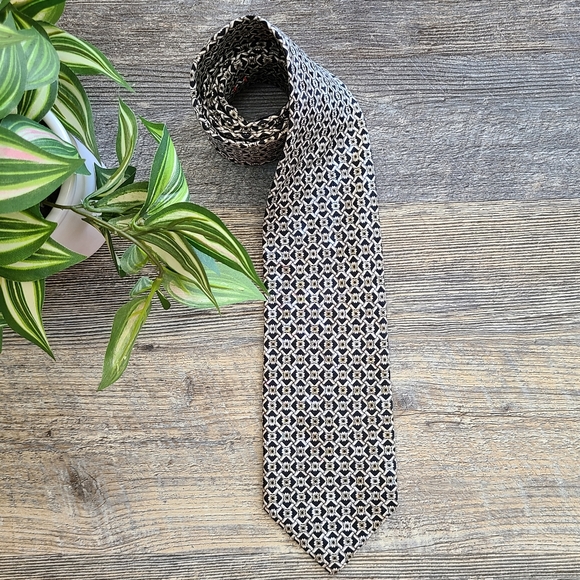 Brioni Luxury Silk Tie in Black and Cream